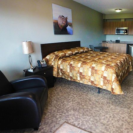 Alberta Beach Inn And Suites ภายนอก รูปภาพ