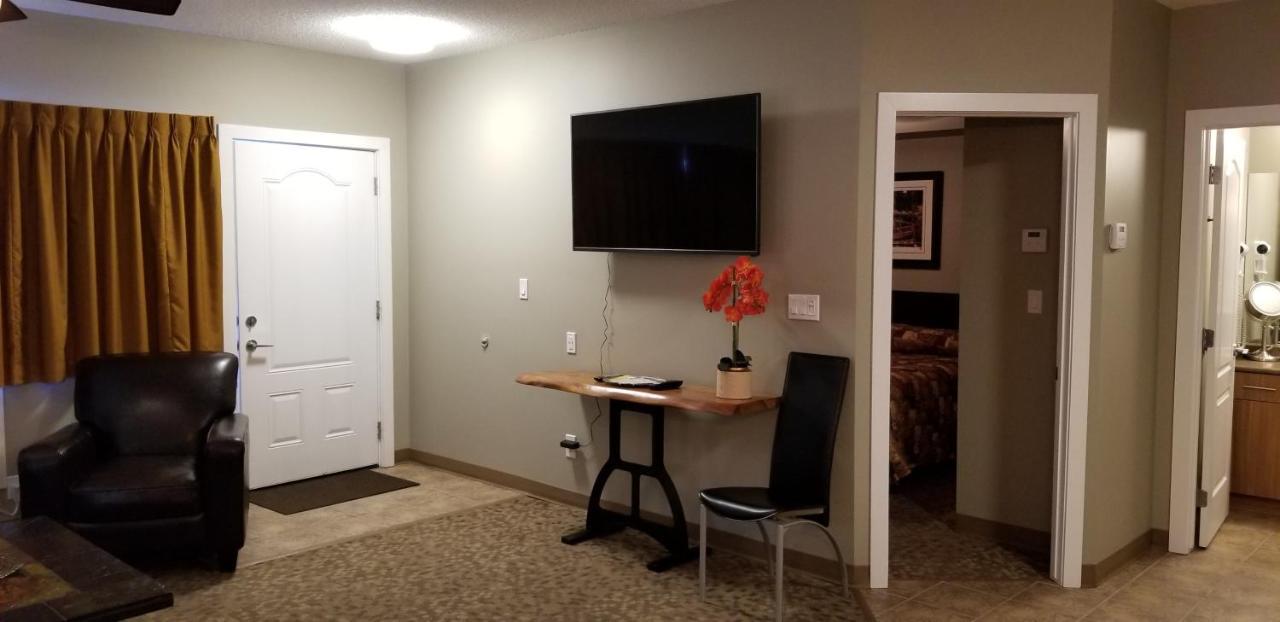 Alberta Beach Inn And Suites ภายนอก รูปภาพ