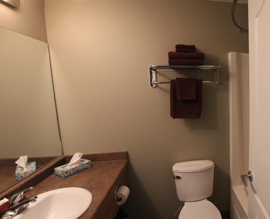 Alberta Beach Inn And Suites ภายนอก รูปภาพ