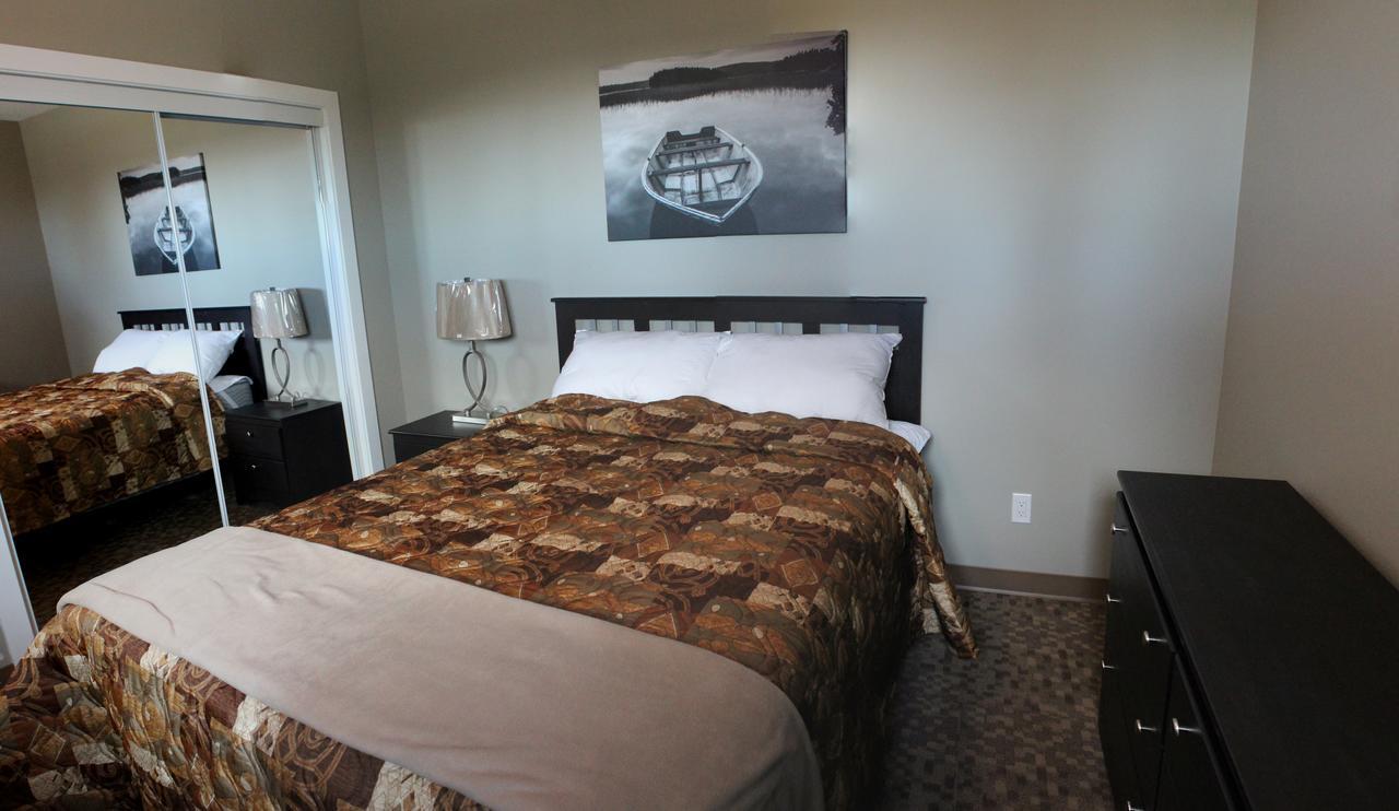 Alberta Beach Inn And Suites ภายนอก รูปภาพ